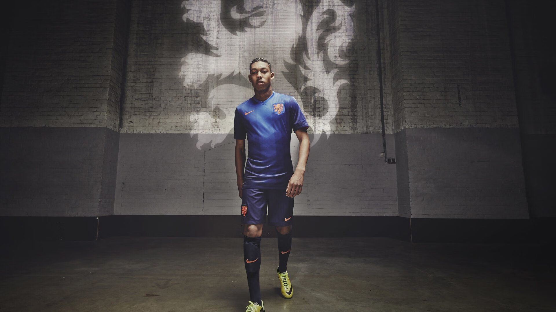 曼城鏖战荷兰，库尔图瓦惊艳四座，一场定义时代的攻防史诗